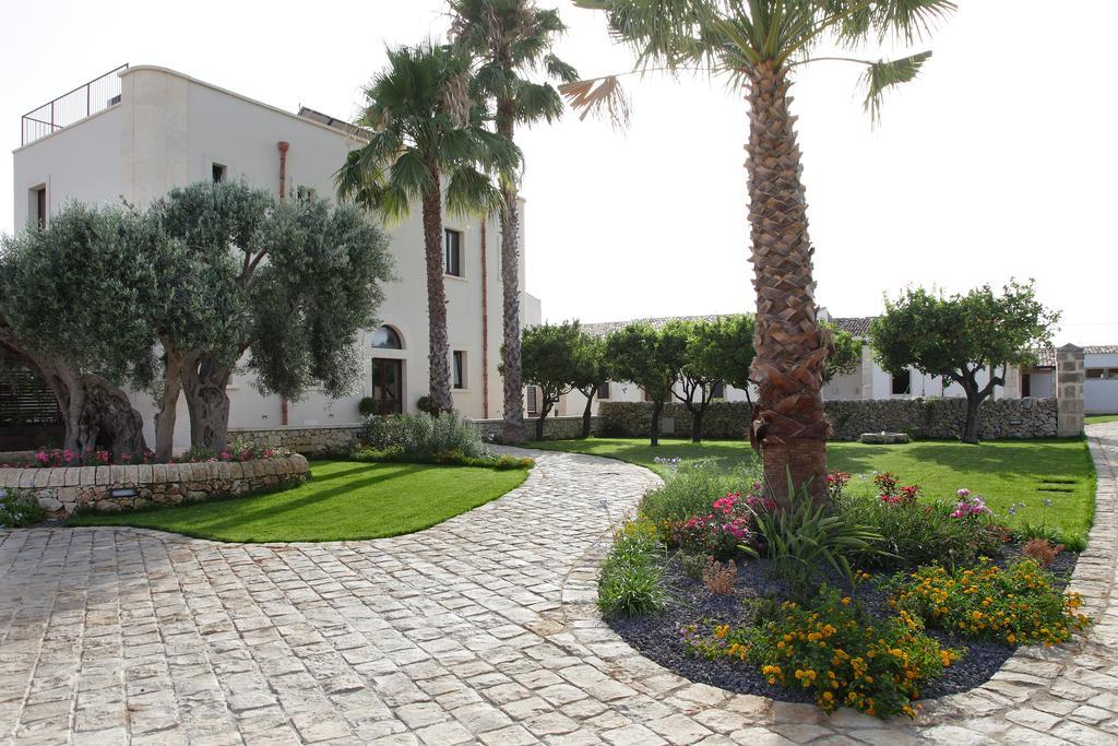 Aparthotel Casal Sikelio Cassibile Esterno foto