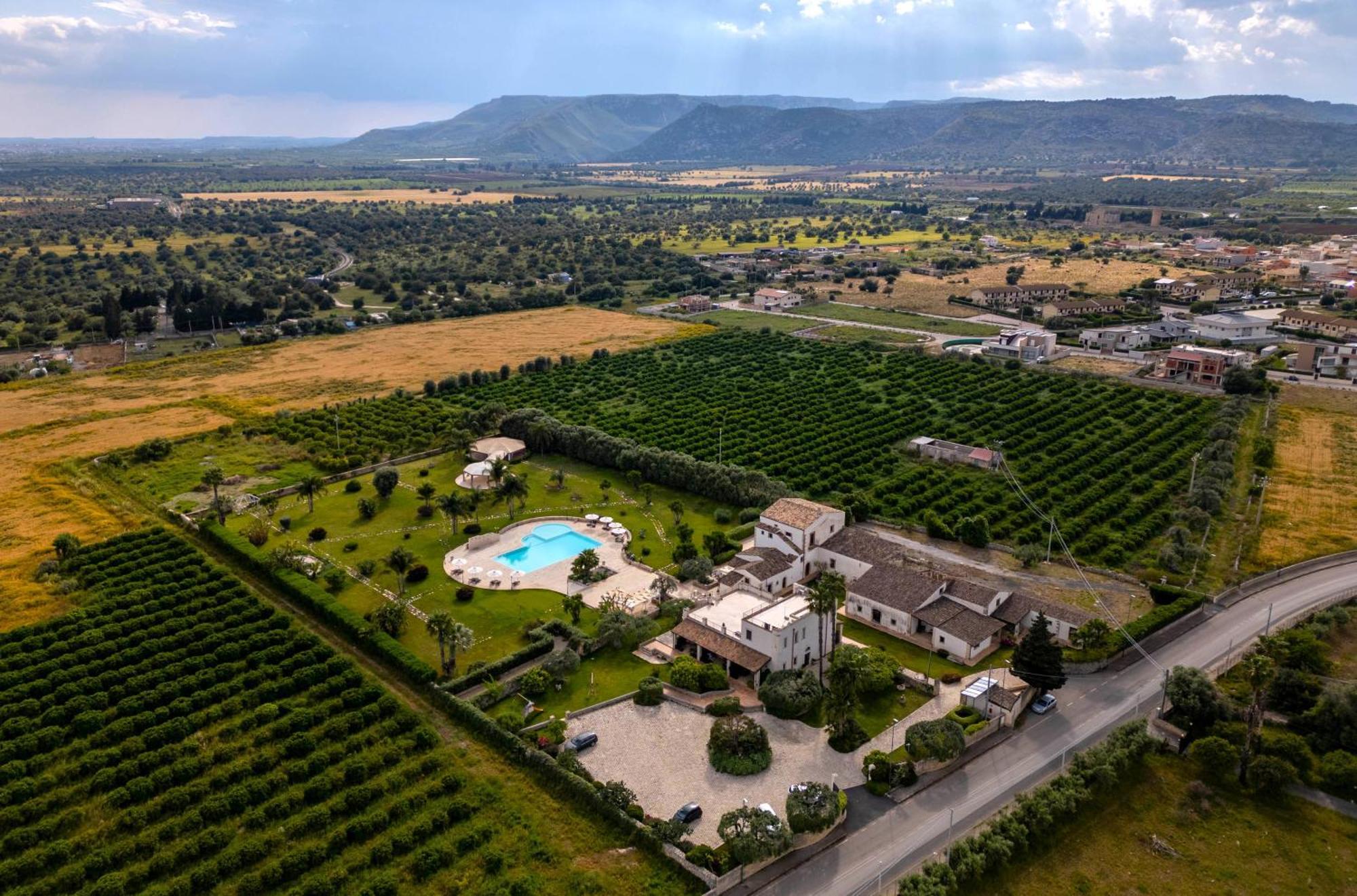 Aparthotel Casal Sikelio Cassibile Esterno foto