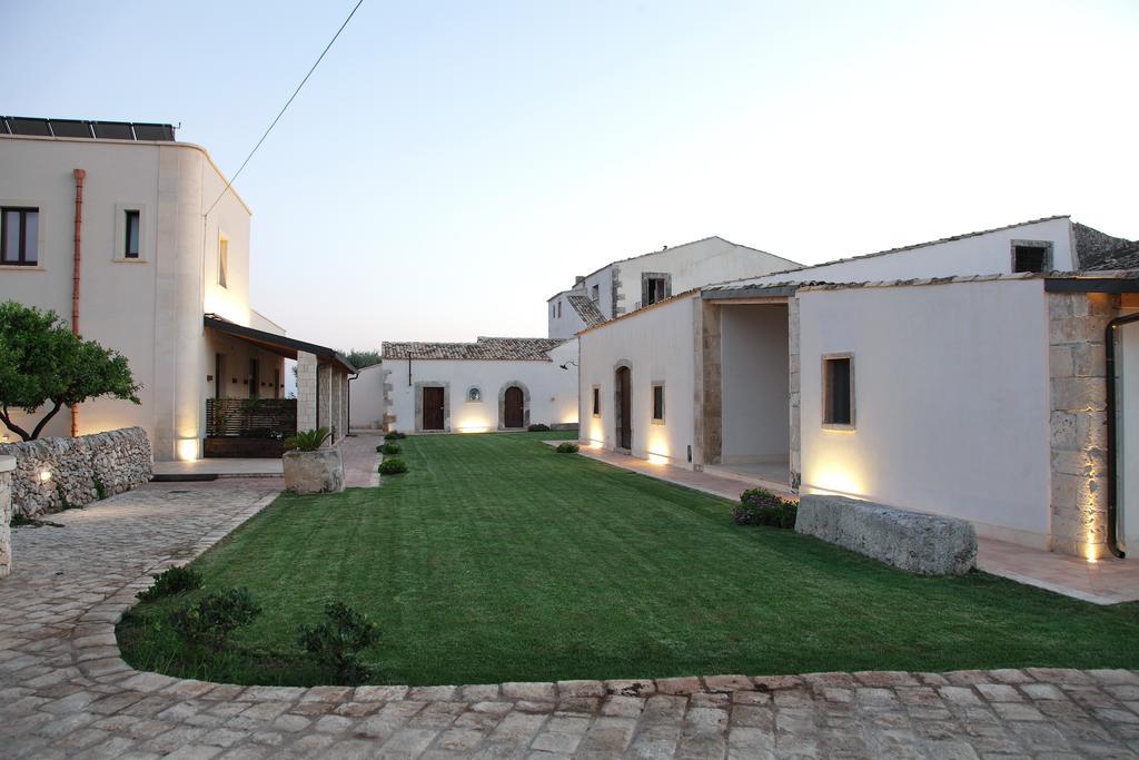 Aparthotel Casal Sikelio Cassibile Esterno foto