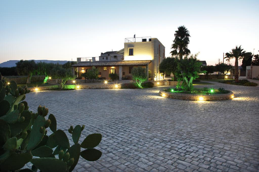 Aparthotel Casal Sikelio Cassibile Esterno foto