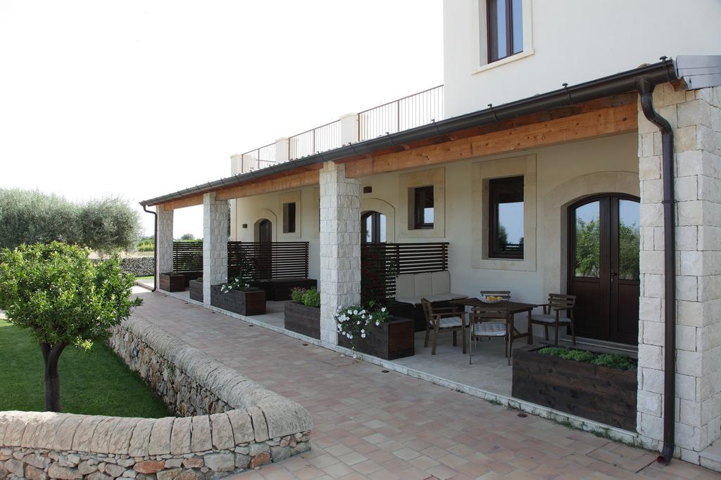 Aparthotel Casal Sikelio Cassibile Esterno foto