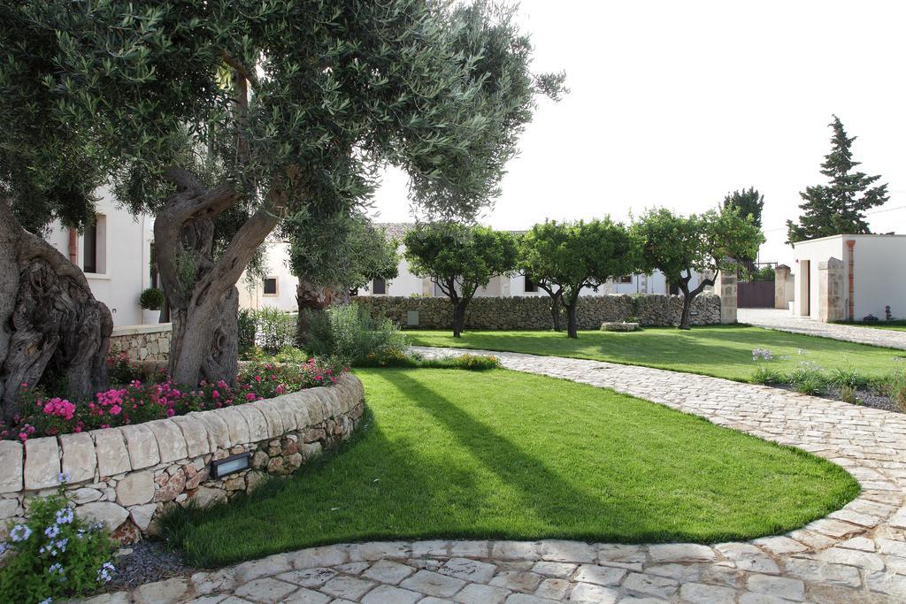 Aparthotel Casal Sikelio Cassibile Esterno foto
