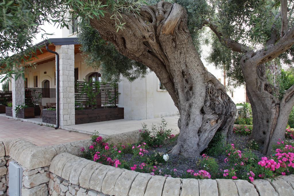 Aparthotel Casal Sikelio Cassibile Esterno foto