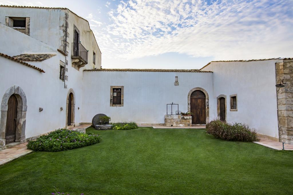 Aparthotel Casal Sikelio Cassibile Esterno foto