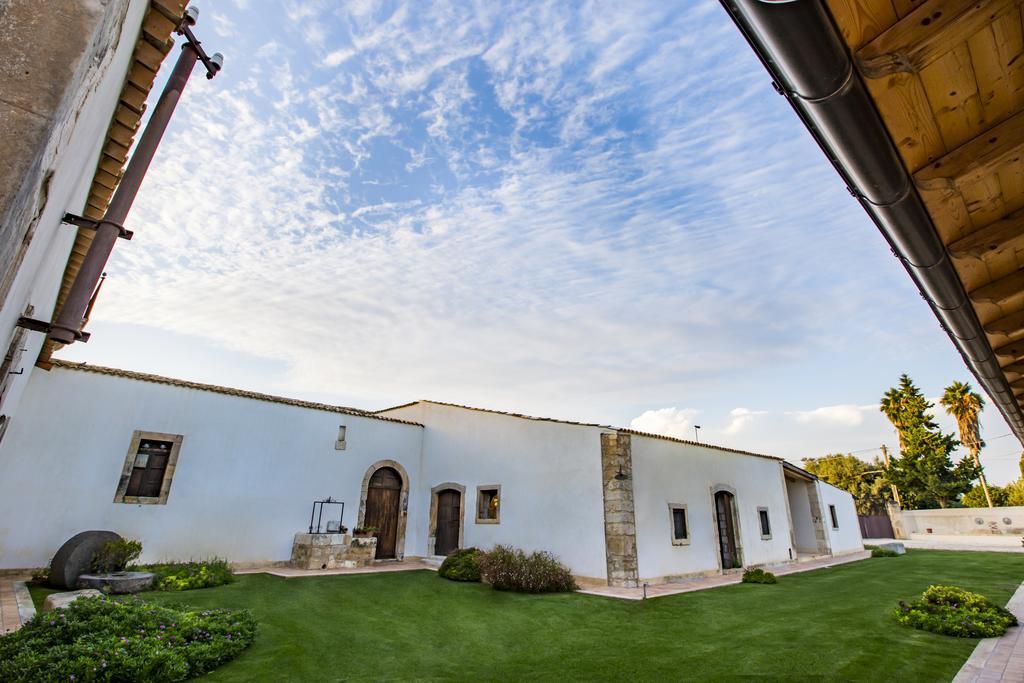 Aparthotel Casal Sikelio Cassibile Esterno foto