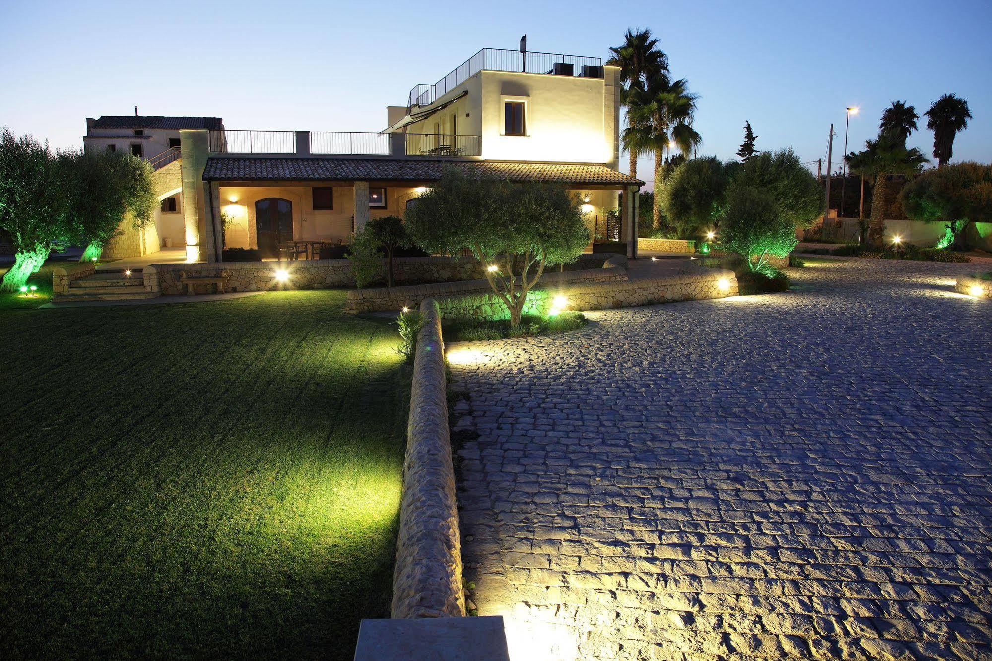 Aparthotel Casal Sikelio Cassibile Esterno foto