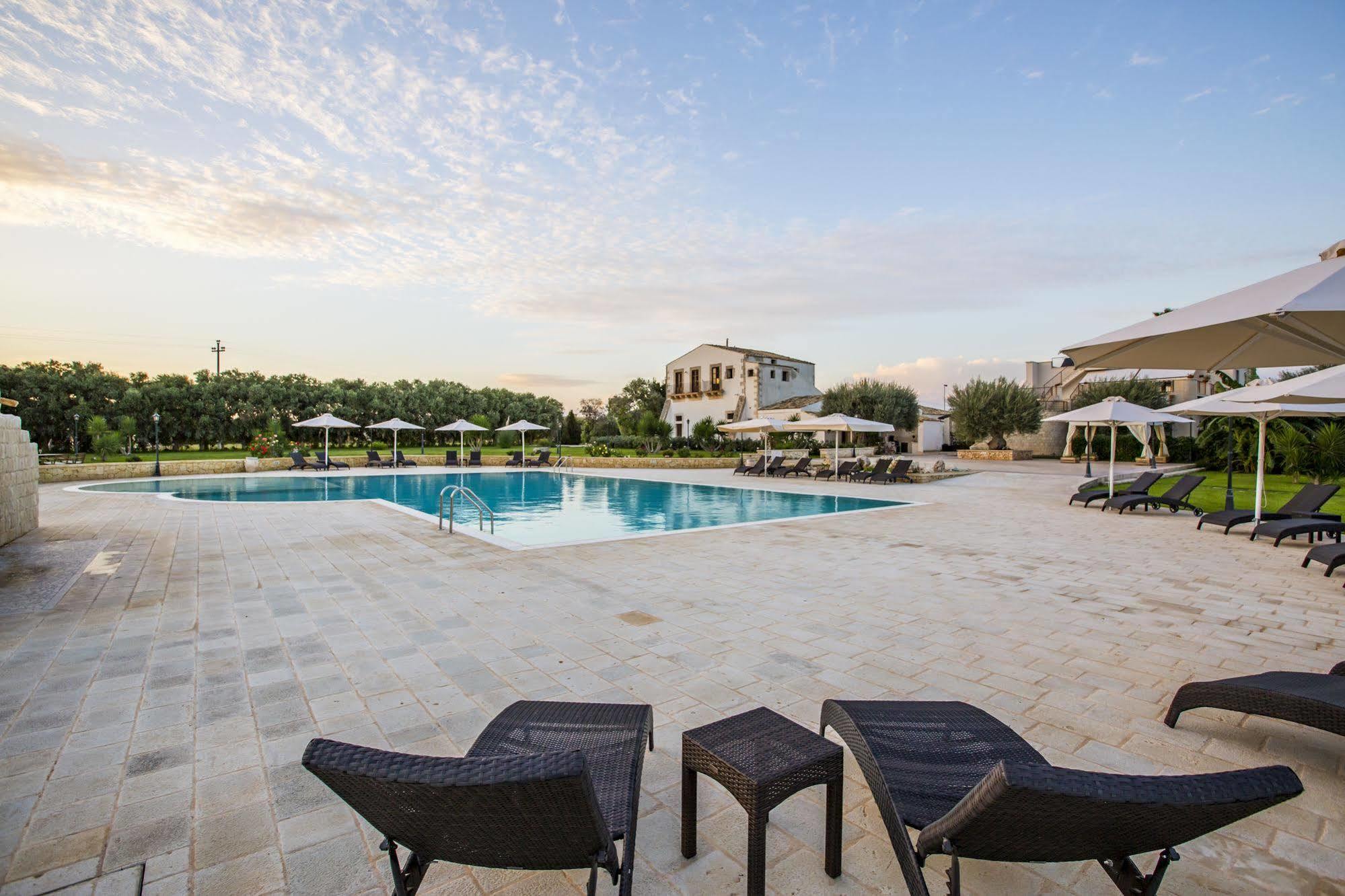 Aparthotel Casal Sikelio Cassibile Esterno foto